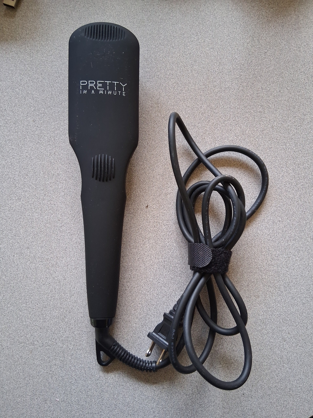 Pretty In A Minute Black Hair Straightener Brush